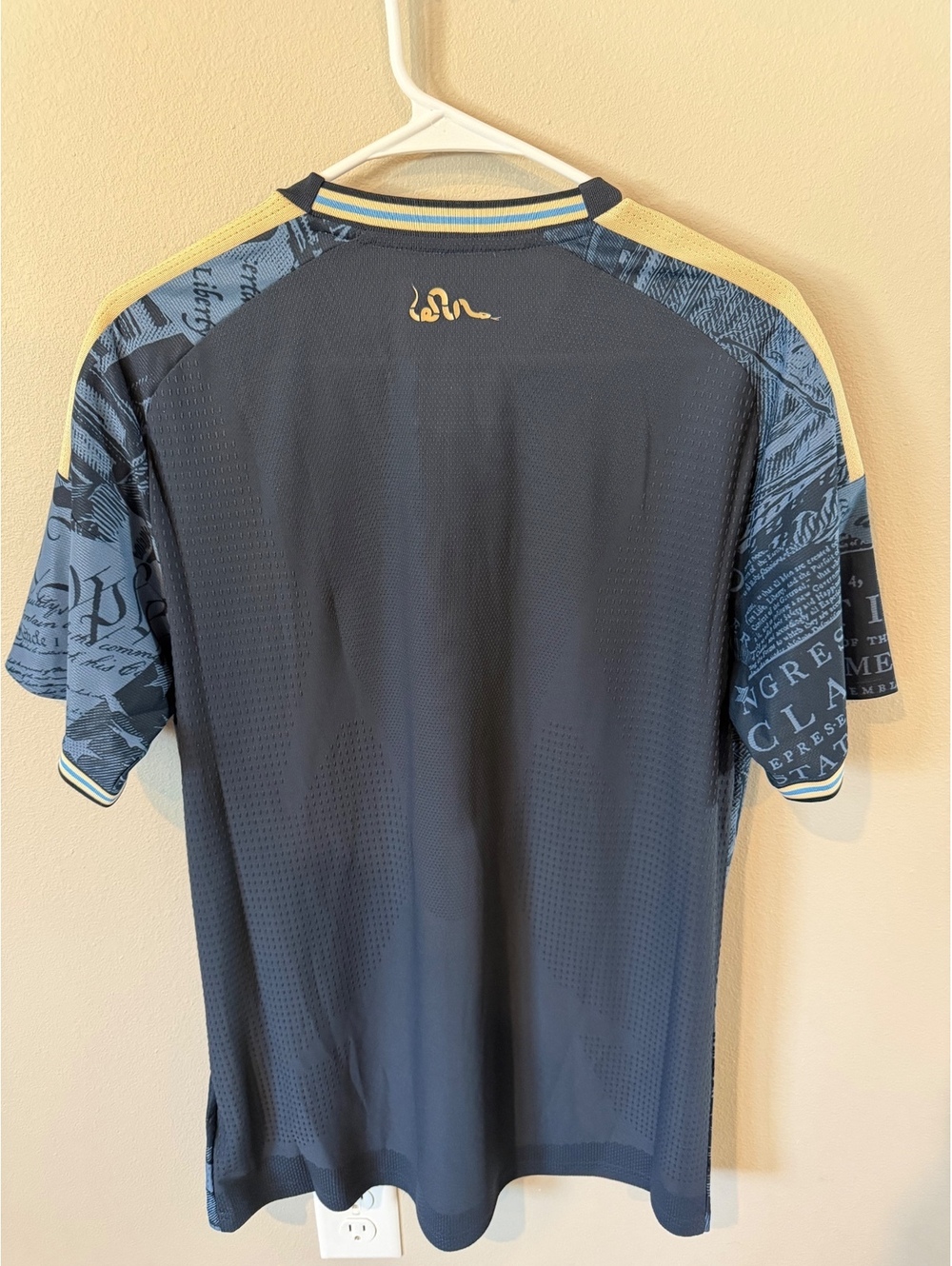 Philadelphia Union Soccer Jersey MLS -Men's Med Slim Fit - Picture 2 of 5